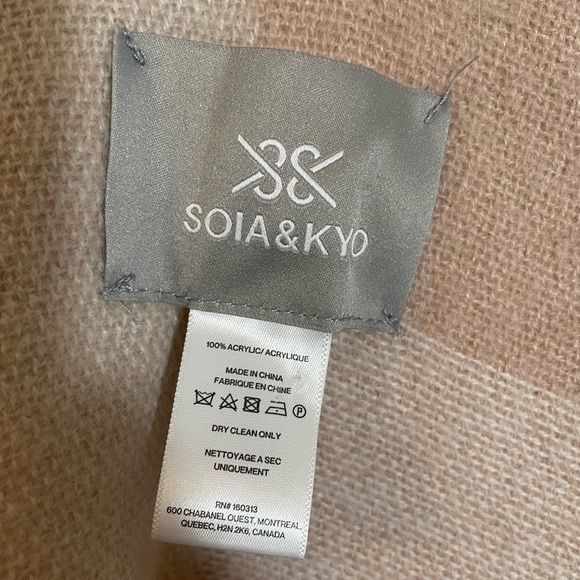 SOIA & KYO Woven Scarfigan With Fringe Neutral Beige/Cream OSFM Soft & Cozy! - Picture 2 of 4